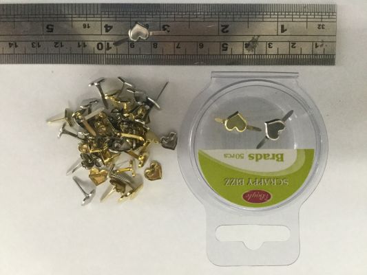 Boyle - Scrappy Bizz - Brads Gold and Silver 8mm Hearts